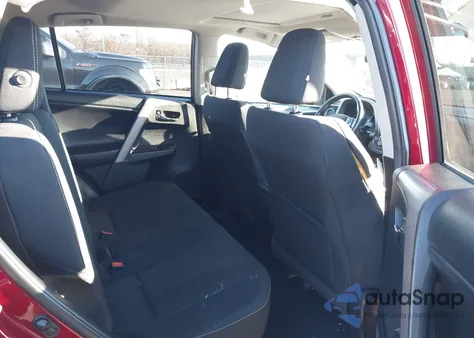 2018 Toyota Rav4 Xle z USA, uszkodzony, nr VIN 2T3RFREV4JW754708